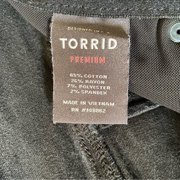Torrid Premium Distressed Bombshell Skinny Black Jeans Women’s Size 10T - Picture 4 of 15